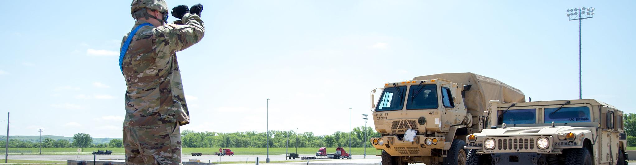 Army student train loading